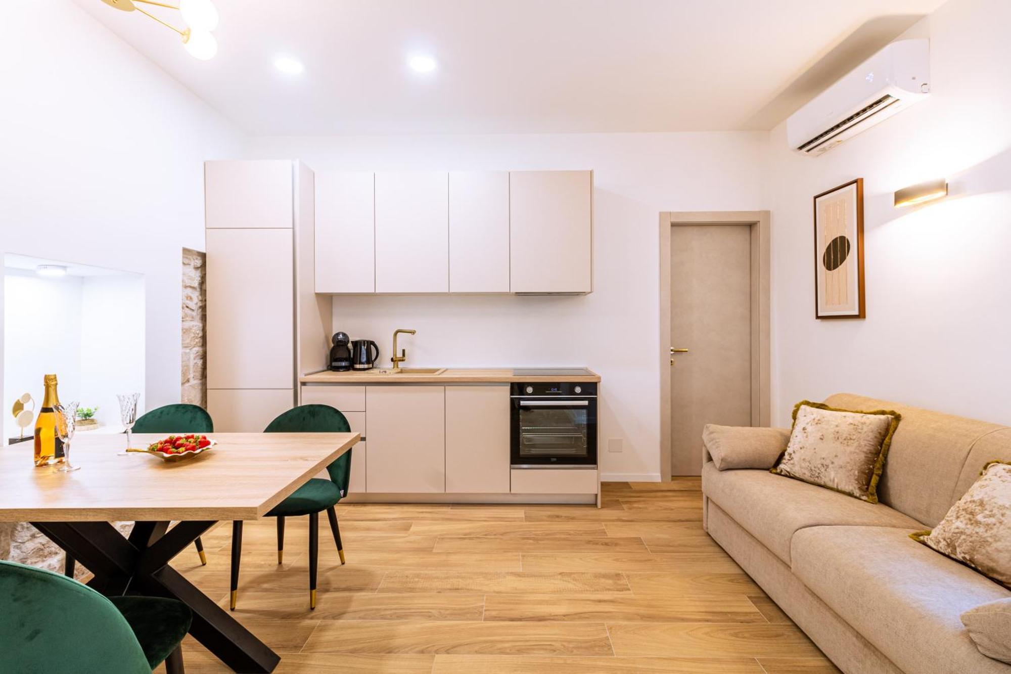 Luxury 2 Bedroom-2 Bathroom Apartment & Studio App With Rooftop Terrace Split Exterior foto